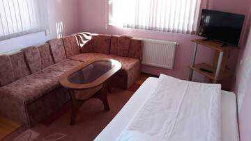 Фото номера Трехместный номер «Комфорт» Гостевой дом Mira Guest House г. Добриниште 2