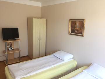 Фото номера Четырехместный номер с видом на сад Гостевой дом Mira Guest House г. Добриниште 6