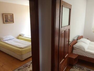 Фото номера Четырехместный номер с видом на сад Гостевой дом Mira Guest House г. Добриниште 4
