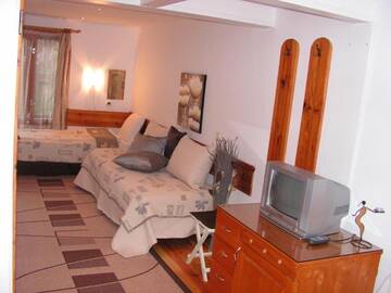 Фото номера Трехместный номер с балконом Гостевой дом Guest House Voyno г. Добриниште 4