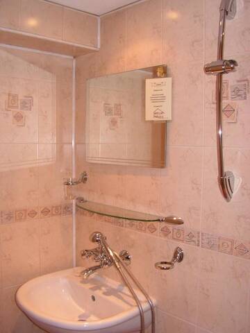 Фото номера Трехместный номер с балконом Гостевой дом Guest House Voyno г. Добриниште 5