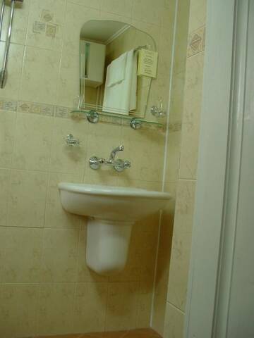 Фото номера Трехместный номер с балконом Гостевой дом Guest House Voyno г. Добриниште 6