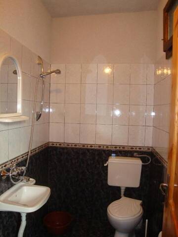 Фото номера Трехместный номер с видом на горы Гостевой дом Guesthouse Damyanova Kushta г. Добриниште 3